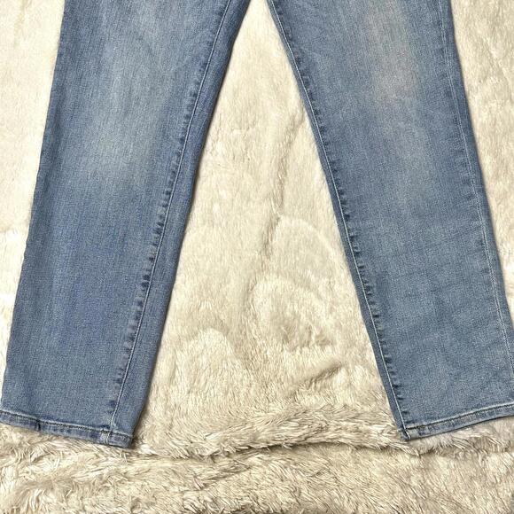 DSTLD Boyfriend Jeans Women’s 28 Light Wash Blue Relaxed Fit - Picture 4 of 8